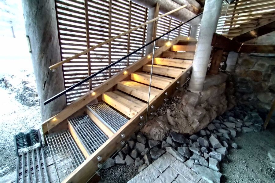 Lasikaide ulkoportaisiin