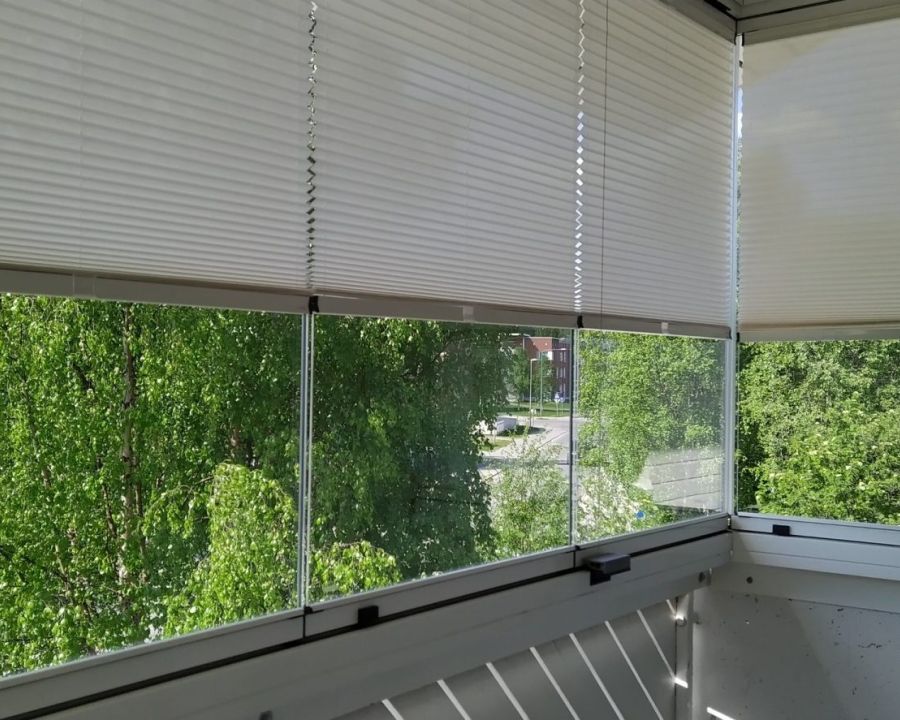 Parvekelasitus kaihtimilla